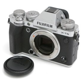【中古】【良品】富士フイルム FUJIFILM X-T5 ボディ [シルバー]（センサー清掃済み） CA01-B3653-2Q3 Xマウント APS-C 5軸手ブレ補正 EVF 中古