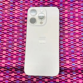Apple iPhone 15Pro ナチュラルタニウム本体