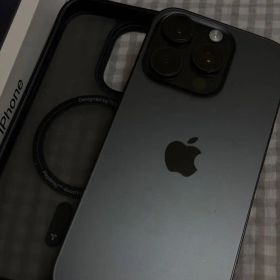 【美品】iphone16pro 256gb ブラックチタニウム
