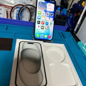iPhone 15 256GB 新品 114,000円 中古 69,000円 | ネット最安値の価格