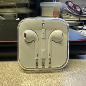 新品未使用品！Apple EarPods ホワイト ケース付き