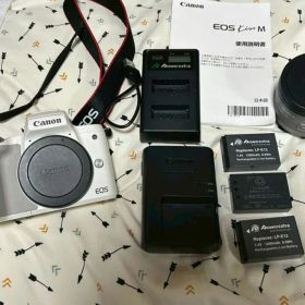Canon EOS Kiss M ミラーレス一眼 ダブルズームレンズキット