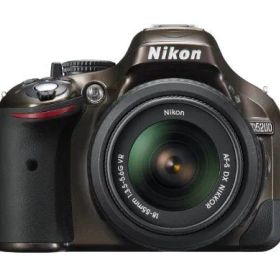 【中古】Nikon デジタル一眼レフカメラ D5200 レンズキット AF-S DX NIKKOR 18-55mm f/3.5-5.6G VR付属 ブロンズ D5200LKBZ