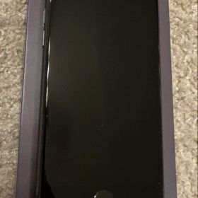 Apple iPhone 8 ブラック 本体