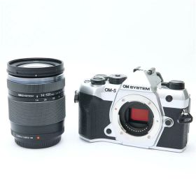 【中古】 《美品》 OM SYSTEM OM-5 Mark II 14-150mm II レンズキット シルバー [ デジタルカメラ ]