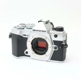 【中古】 《新同品》 OM SYSTEM OM-5 ボディ シルバー [ デジタルカメラ ]