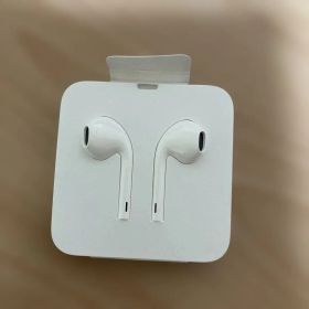 Apple EarPods Lightning接続 ホワイト