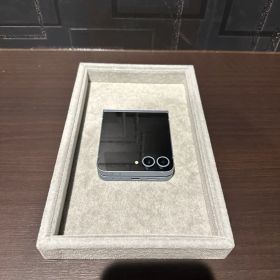 【美品】Galaxy Z Flip6 256GB ブルー