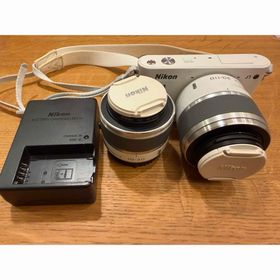 ニコン(Nikon)のNikon NIKON 1 J1 NIKON 1 J1 Wズームキット WHIT(ミラーレス一眼)