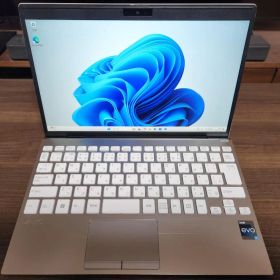 ほぼ未使用 VAIO SX12 i7-1360P 32GB 希少なホワイト