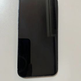 Apple iPhone 13 ブラック 背面ひび割れ