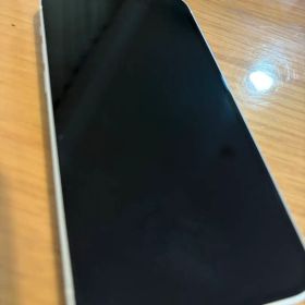 Apple iPhone 13 ホワイト 本体 ケース付きです【初期化済み】