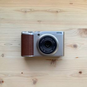 FUJIFILM XF10 CHAMPAGNE GOLD