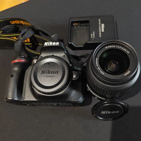 Nikon D5200 AF-S 18-55レンズ SDカード4GB付けます