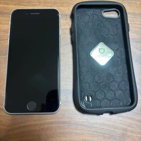 Apple iPhone SE 第2世代 ケース付き