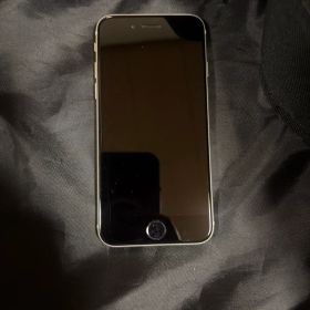Apple iPhone SE シルバー 本体