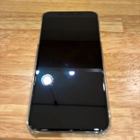 iPhoneXS max 裏面に割れあり