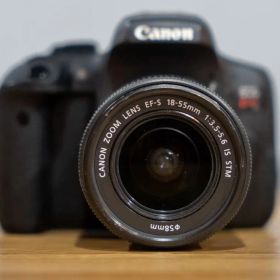 Canon EOS Kiss X8i デジタル一眼レフカメラ