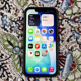 iPhone13 無印 グリーン ケース付き