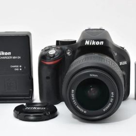【大人気】 Nikon ニコン D5200 レンズキット デジタル一眼カメラ