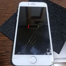 iPhone8 画面ひび割れ