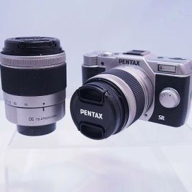 【全品ポイント10倍！要エントリー】ペンタックス PENTAX ミラーレスカメラ Q10ダブルズームキット Q10 【中古】