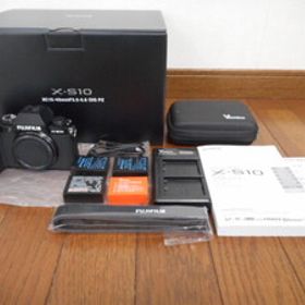 FUJIFILM 富士フイルム X-S10 ミラーレス デジタル一眼カメラ バッテリー4個付属 美品