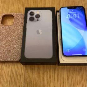 iPhone 13 Pro シエラブルー SIMフリーSwarovskiケース付