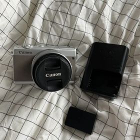 Canon EOS M100 グレー 15-45mmレンズ付き
