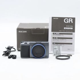 【ショット数1,817】RICOH GR IIIx Urban Edition メタリックグレー デジタルカメラ ネイビー APS-C大型CMOS 40mm 高速AF 手ぶれ補正 スナップ撮影向け【中古】
