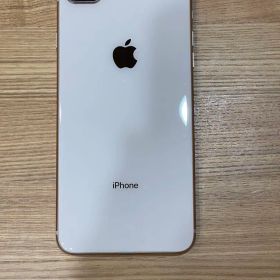 iPhone 8 Plusゴールド 匿名発送64 GB SIMフリー￼