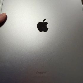 Apple iPad Pro 12.9インチ 第6世代 256GB シルバー