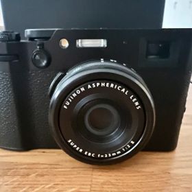 美品 FUJIFILM X100vi ブラック 富士フィルム 富士フイルム