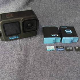 GoPro HERO10 アクションカメラ ブラック バッテリー 2個 microカード 5枚 ゴープロ デジタルカメラ デジカメ ウェアラブルカメラ
