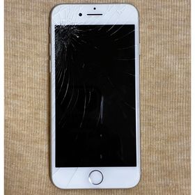 アップル(Apple)のiPhone7 シルバー＊ジャンク(画面割れあり）(スマートフォン本体)