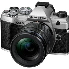 【ポイント10倍】 OMデジタルソリューションズ デジタル一眼カメラ OM SYSTEM OM-5 12-45mm F4.0 PRO レンズキット [シルバー] [タイプ：ミラーレス 画素数：2177万画素(総画素)/2037万画素(有効画素) 撮像素子：フォーサーズ/4/3型/LiveMOS 重量：366g] 【P10倍】
