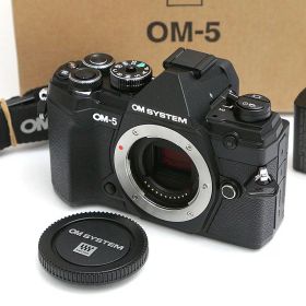 【中古】【美品】OMシステム OM SYSTEM OM-5 ボディ [ブラック] CA01-B3606-2S1 マイクロフォーサーズ 5軸手ブレ補正 EVF 4K 動画 中古