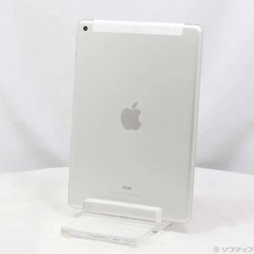 〔中古品〕 iPad 第6世代 32GB シルバー MR6P2J／A docomoロック解除SIMフリー【349】