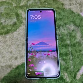 ほぼ新品 Motorola razr 60s SIMフリー