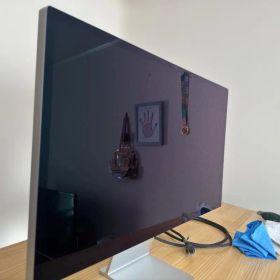 Apple Studio Display 傾き調整スタンド 目立つ傷なし