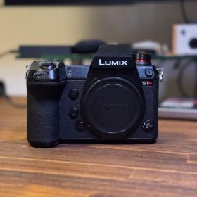 LUMIX S1R