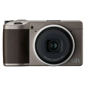 【即納】リコー コンパクトデジタルカメラ RICOH GR III Diary Edition GRIII-DE メタリックウォームグレー 約2424万画素素【送料無料】【KK9N0D18P】