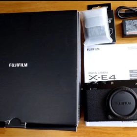 【美品】X-E4 FUJIFILM ボディ本体ブラック
