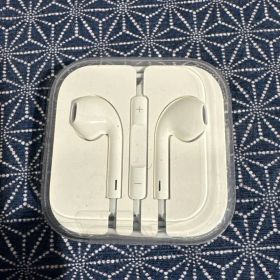 【未使用】Apple EarPods 3.5mmジャック ホワイト ケース付き