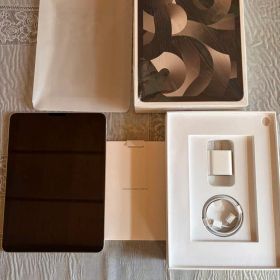 Apple iPad Air 第5世代 256GB Wi-Fiスターライト