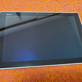 arrows タブレット F-04H 本体 ホワイト美品 充電器付