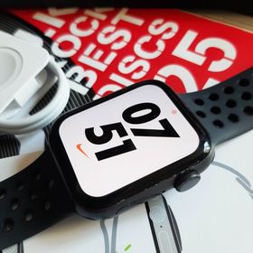 ナイキ アップルウォッチ SE ＧPＳ 44mm Apple Watch(腕時計)