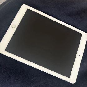 Apple iPad 第6世代WiFi 32GB シルバー