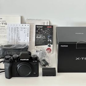 【美品】FUJIFILM X-T5 ボディ ブラック／ショット数777枚