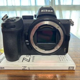 Nikon Z 5 ミラーレス一眼カメラ